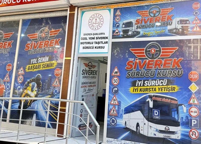 Yeni Siverek Sürücü Kursu bina girişi ve tabelası